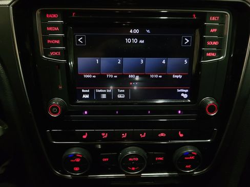 Used 2018 Volkswagen Passat 2.0T R-Line image 25