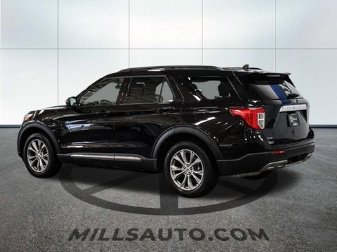 Used 2024 Ford Explorer XLT w/ Equipment Group 202A AWD/4WD image 4