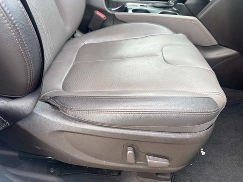 Used 2020 Hyundai Santa Fe SEL w/ Convenience + Premium Package FWD image 18