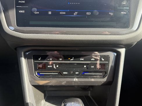 Used 2023 Volkswagen Tiguan SE image 17