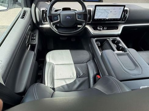 Certified 2025 Ford Expedition Max Platinum AWD/4WD image 17