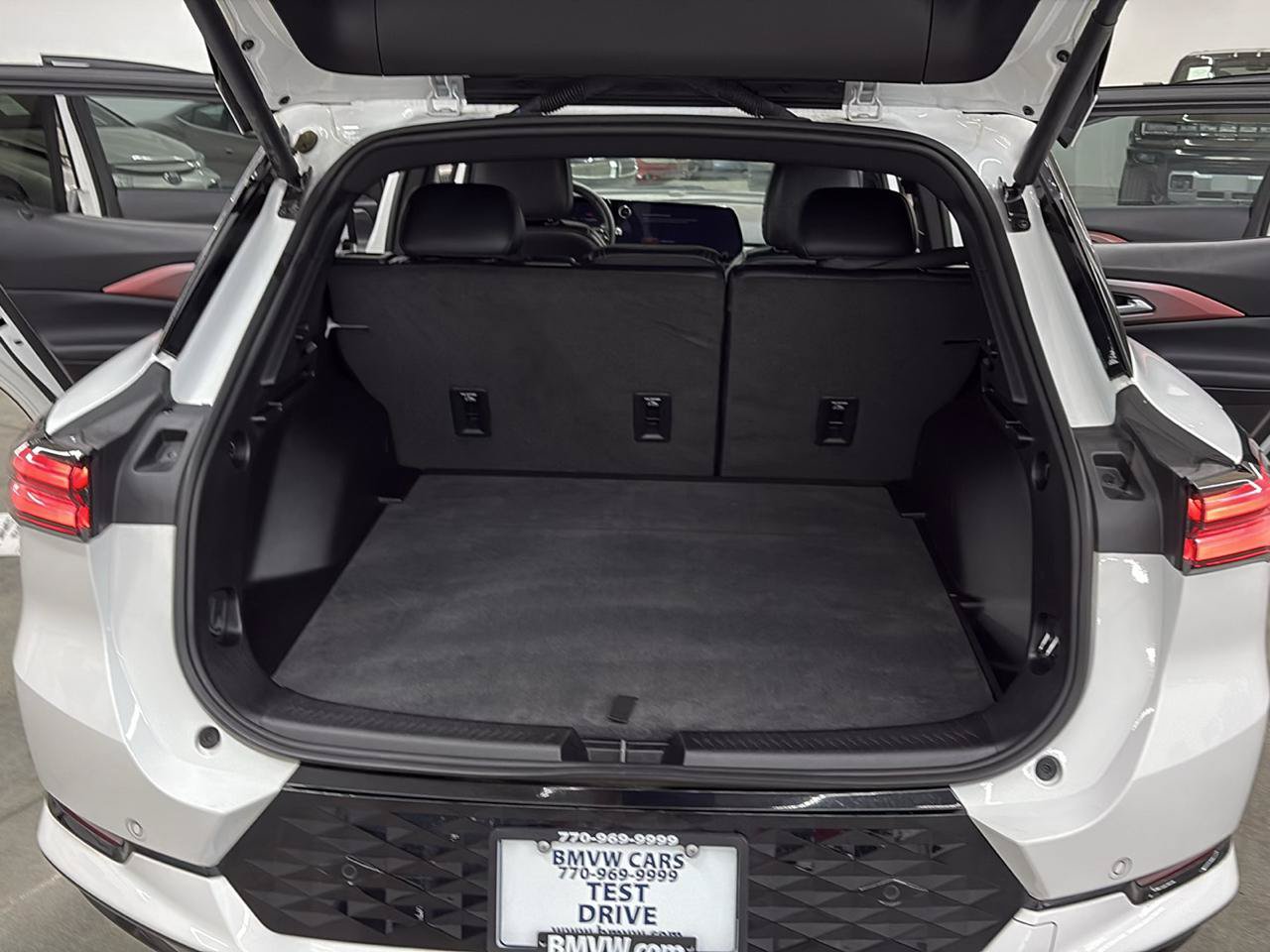 Used 2024 Chevrolet Equinox EV RS FWD image 16