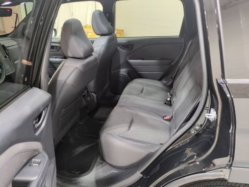Used 2025 Subaru Forester Premium AWD/4WD image 14