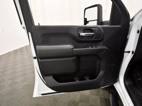 Used 2020 Chevrolet Silverado 2500 Custom w/ Custom Value Package AWD/4WD image 12