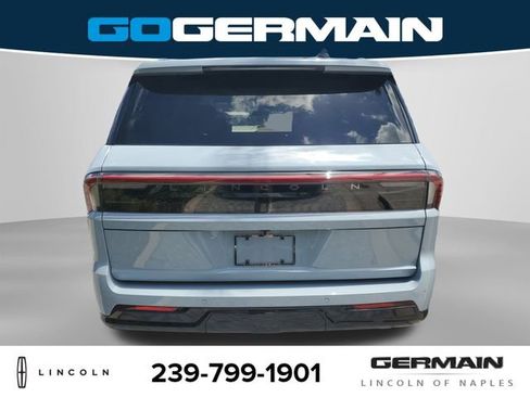 New 2025 Lincoln Navigator Reserve image 9