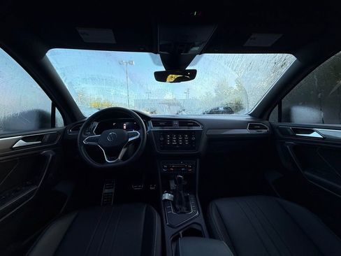 Used 2023 Volkswagen Tiguan SE R-Line image 18