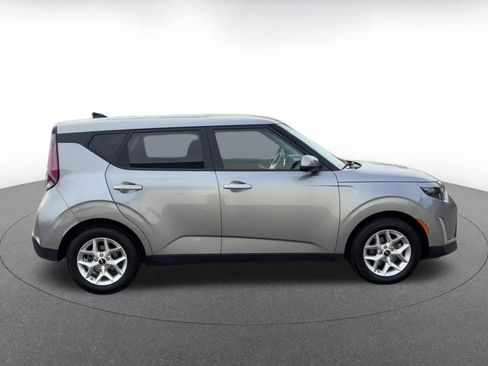 Used 2025 Kia Soul LX w/ LX Technology Package FWD image 16