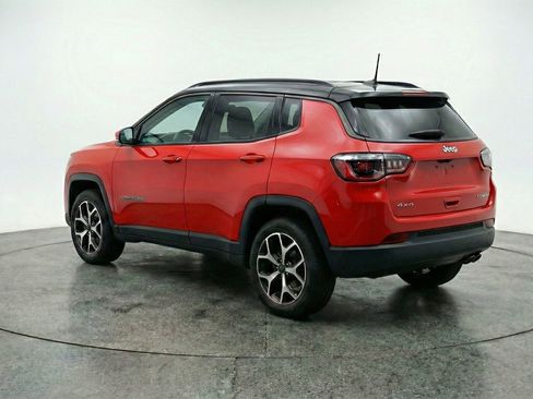 Used 2025 Jeep Compass Limited image 5