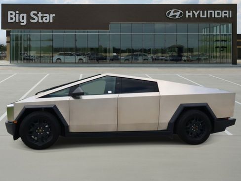 Used 2025 Tesla Cybertruck AWD Crew Cab image 2