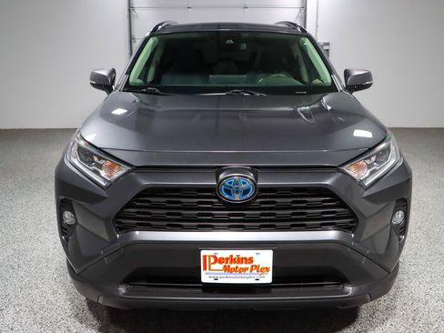 Used 2020 Toyota RAV4 XLE image 4
