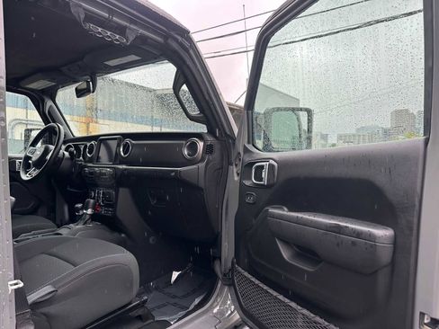 Used 2022 Jeep Wrangler Unlimited Rubicon 4xe AWD/4WD image 11