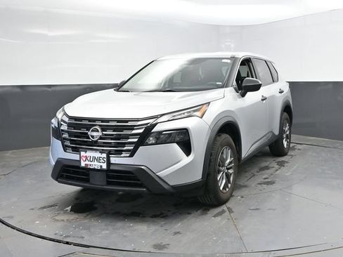 Used 2024 Nissan Rogue S AWD/4WD image 6
