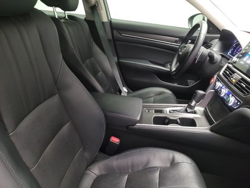 Used 2018 Honda Accord Touring image 21