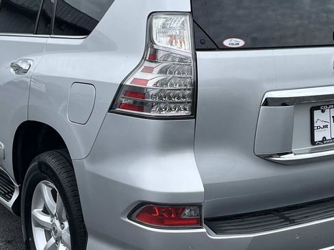 Used 2015 Lexus GX 460 w/ Navigation Package image 6