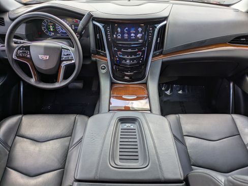 Used 2018 Cadillac Escalade 2WD image 14