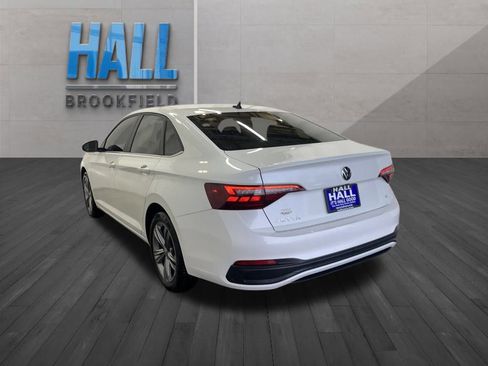 Certified 2023 Volkswagen Jetta SE w/ Panoramic Sunroof Package image 4
