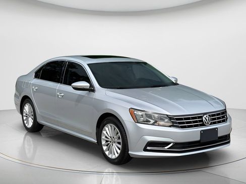 Used 2017 Volkswagen Passat 1.8T SE FWD image 3