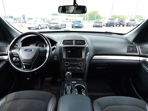 Used 2019 Ford Explorer XLT w/ Equipment Group 202A FWD image 28