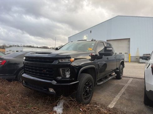 Used 2022 Chevrolet Silverado 2500 LT w/ Midnight Edition image 2