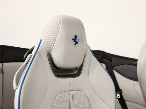 Certified 2023 Ferrari Portofino M RWD image 34
