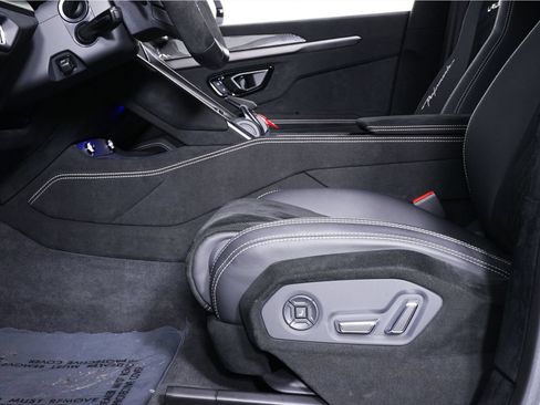 Used 2023 Lamborghini Urus Performante AWD/4WD image 23