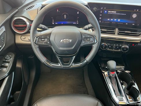 Used 2024 Chevrolet Trax RS FWD image 19