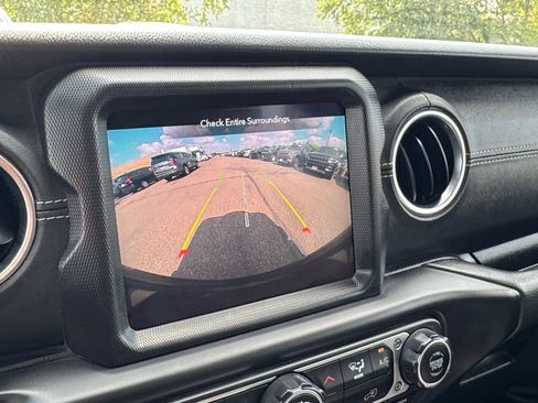Used 2023 Jeep Wrangler Unlimited Sahara AWD/4WD image 34