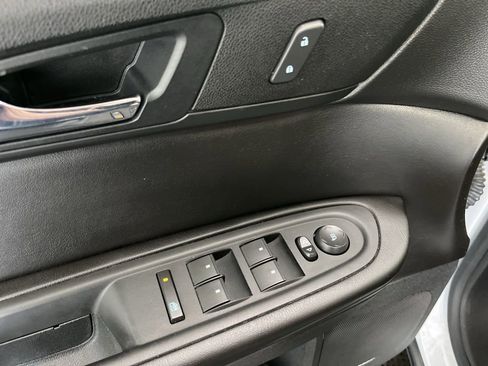 Used 2016 Chevrolet Traverse LT w/ Traveler's Package FWD image 4