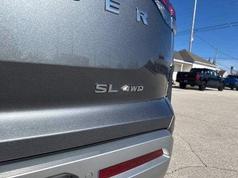 Used 2025 Nissan Pathfinder SL AWD/4WD image 19