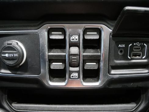 Used 2022 Jeep Wrangler Unlimited Sahara AWD/4WD image 21