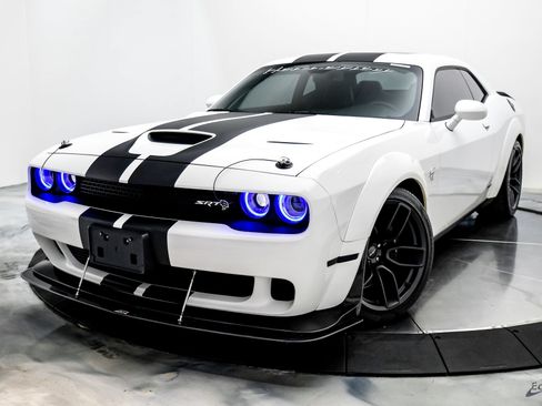 Used 2018 Dodge Challenger SRT Hellcat RWD image 5
