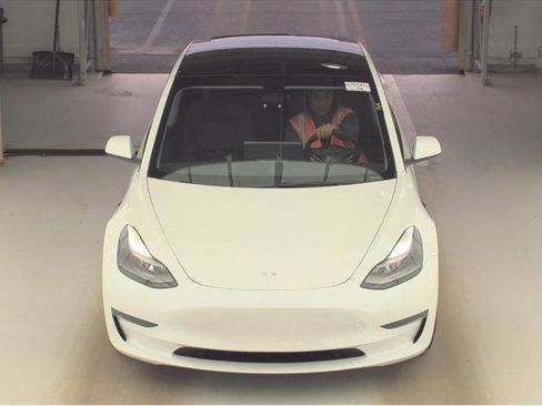 Used 2023 Tesla Model 3 Standard Range image 14