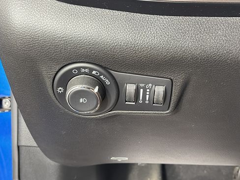Used 2022 Jeep Compass Latitude w/ Mopar Graphics Package AWD/4WD image 27