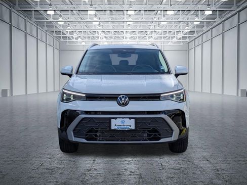 New 2026 Volkswagen Taos SE image 8