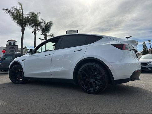 Used 2021 Tesla Model Y 2WD image 3