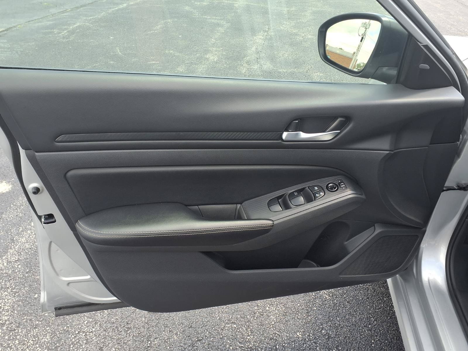 Used 2024 Nissan Altima 2.5 SV FWD image 16