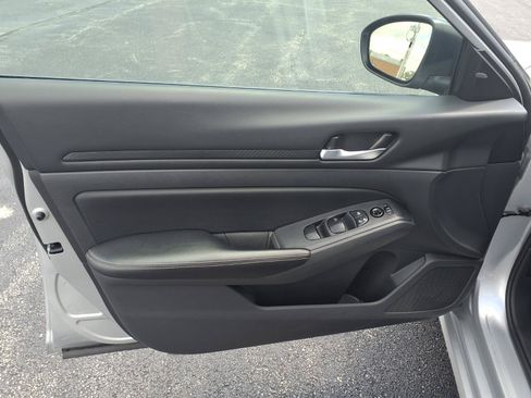Used 2024 Nissan Altima 2.5 SV FWD image 16