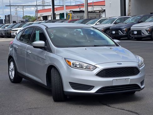 Used 2018 Ford Focus SE FWD image 3