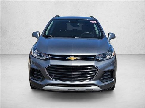 Used 2020 Chevrolet Trax LT w/ Driver Confidence Package FWD image 2