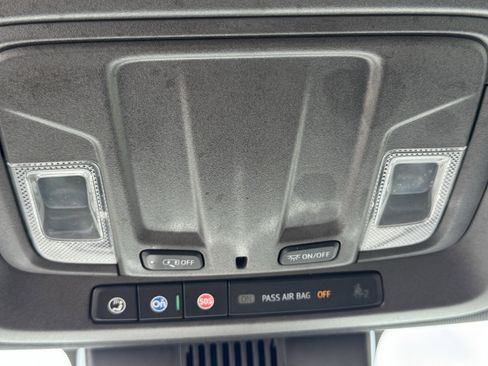 Used 2025 Chevrolet Silverado 2500 LT w/ Convenience Package image 24