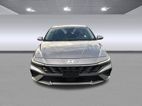 Used 2025 Hyundai Elantra SEL image 8