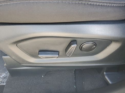 Used 2023 Ford Explorer XLT image 10