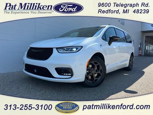 Used 2024 Chrysler Pacifica Limited FWD image 1