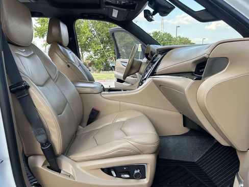 Used 2018 Cadillac Escalade ESV Platinum image 23