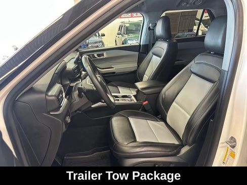 Used 2023 Ford Explorer XLT w/ Equipment Group 202A AWD/4WD image 4