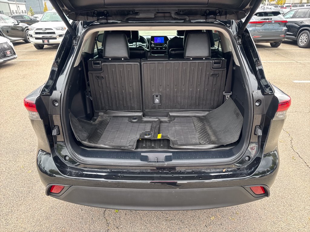 Used 2024 Toyota Highlander XLE AWD/4WD image 7