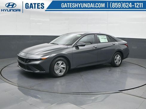New 2026 Hyundai Elantra SE FWD image 7