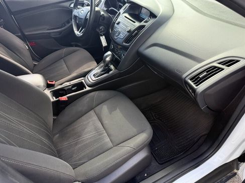 Used 2016 Ford Focus SE w/ SE Cold Weather Package image 21