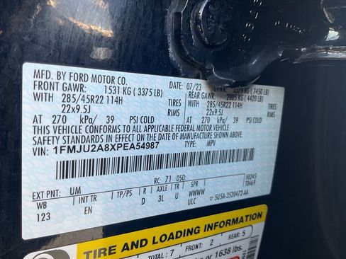 Used 2023 Ford Expedition Limited image 18