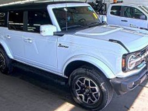 Used 2021 Ford Bronco Outer Banks image 3